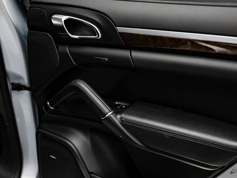 Used 2017 Porsche Cayenne S image 81