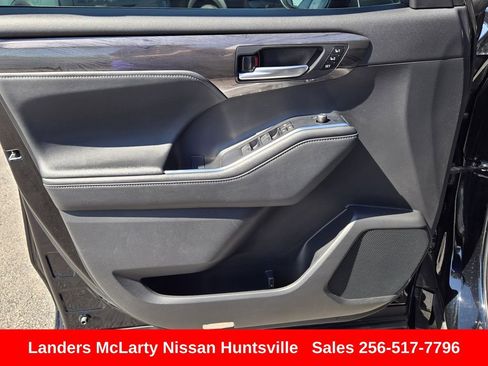 Used 2023 Toyota Highlander Platinum image 24