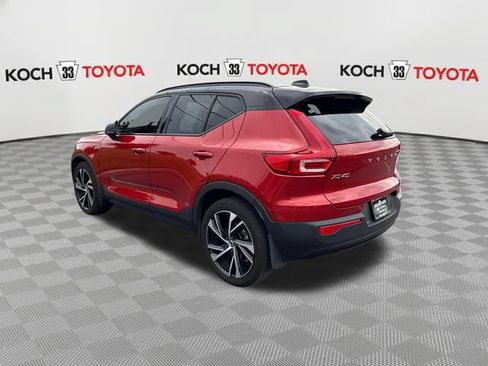 Used 2022 Volvo XC40 T5 R-Design w/ Climate Package AWD/4WD image 6