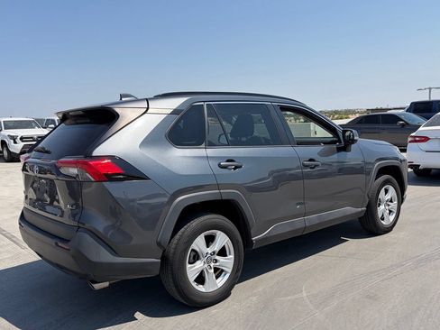 Used 2020 Toyota RAV4 XLE w/ Convenience Package FWD image 2