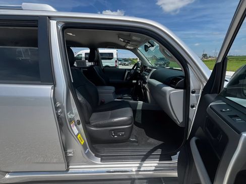 Used 2012 Toyota 4Runner SR5 RWD image 10