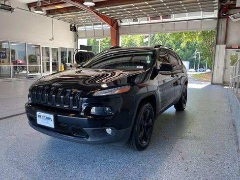 Used 2017 Jeep Cherokee High Altitude AWD/4WD image 4