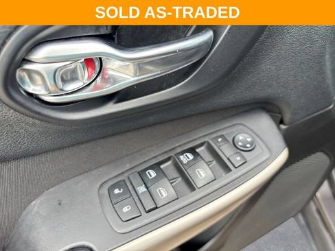 Used 2018 Jeep Cherokee Latitude w/ Altitude Package FWD image 13