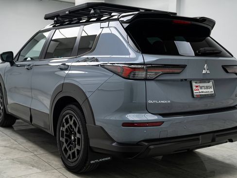 Used 2025 Mitsubishi Outlander AWD image 7