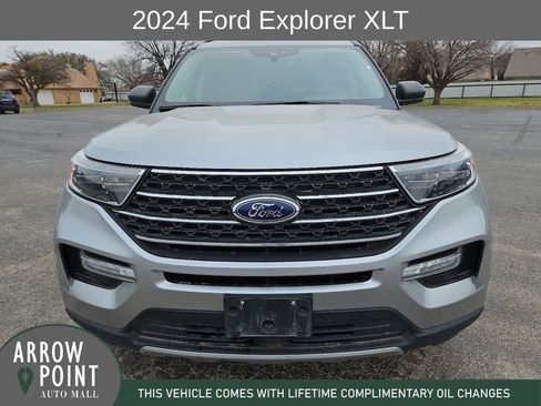 Used 2024 Ford Explorer XLT w/ Equipment Group 202A image 3