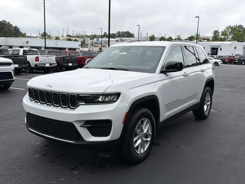 New 2026 Jeep Grand Cherokee Laredo AWD/4WD image 3