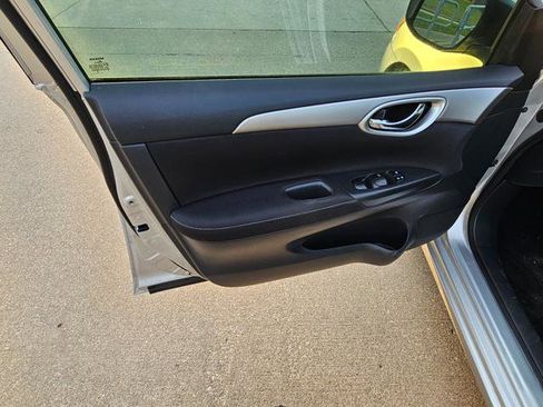 Used 2015 Nissan Sentra S image 10