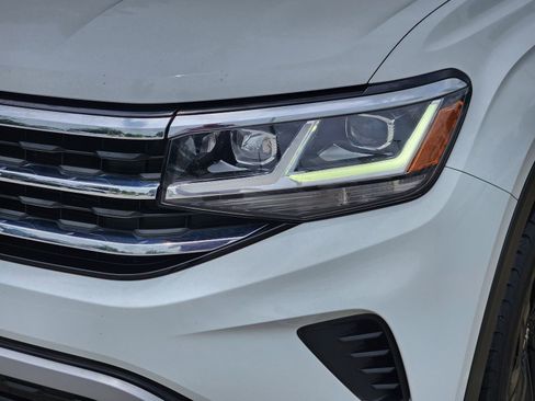 Used 2021 Volkswagen Atlas Cross Sport SE w/ Panoramic Sunroof Package FWD image 9