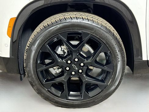 Certified 2025 Chevrolet Traverse RS image 31