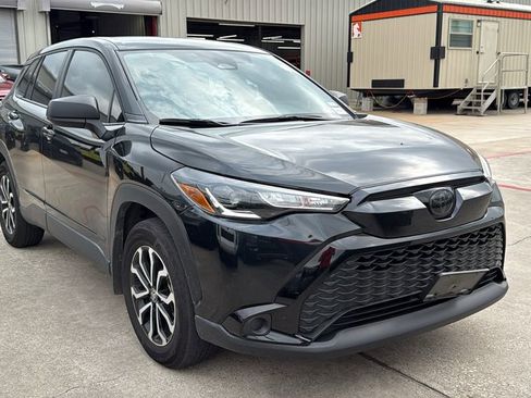 Used 2025 Toyota Corolla Cross AWD Hybrid image 2