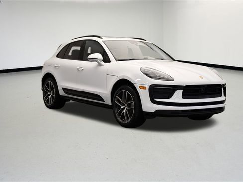 Used 2025 Porsche Macan image 7