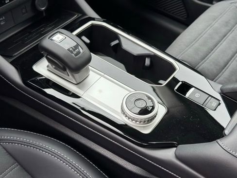 New 2025 Mitsubishi Outlander AWD image 17