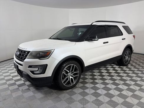 Used 2017 Ford Explorer Sport w/ Equipment Group 401A AWD/4WD image 3
