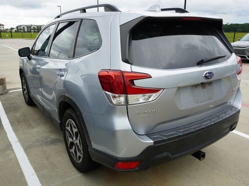 Used 2020 Subaru Forester Premium AWD/4WD image 7