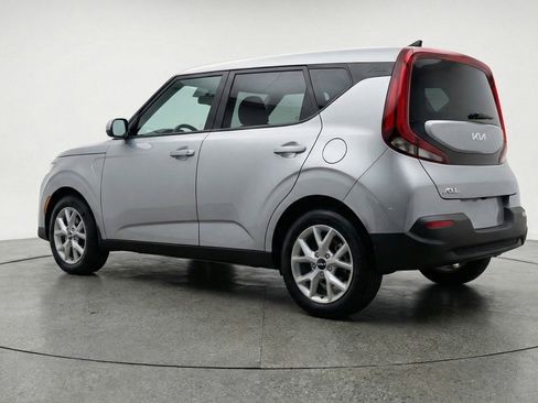Used 2025 Kia Soul LX w/ LX Technology Package FWD image 6