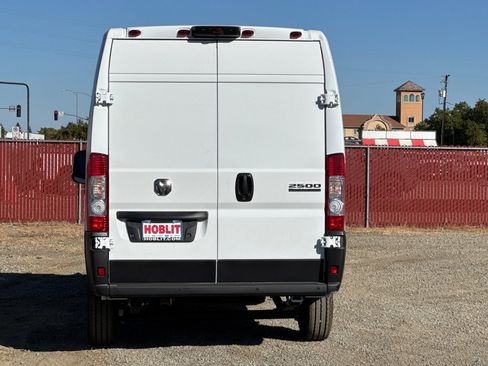 New 2026 RAM ProMaster 2500 w/ Quick Order Package 22G SLT image 4