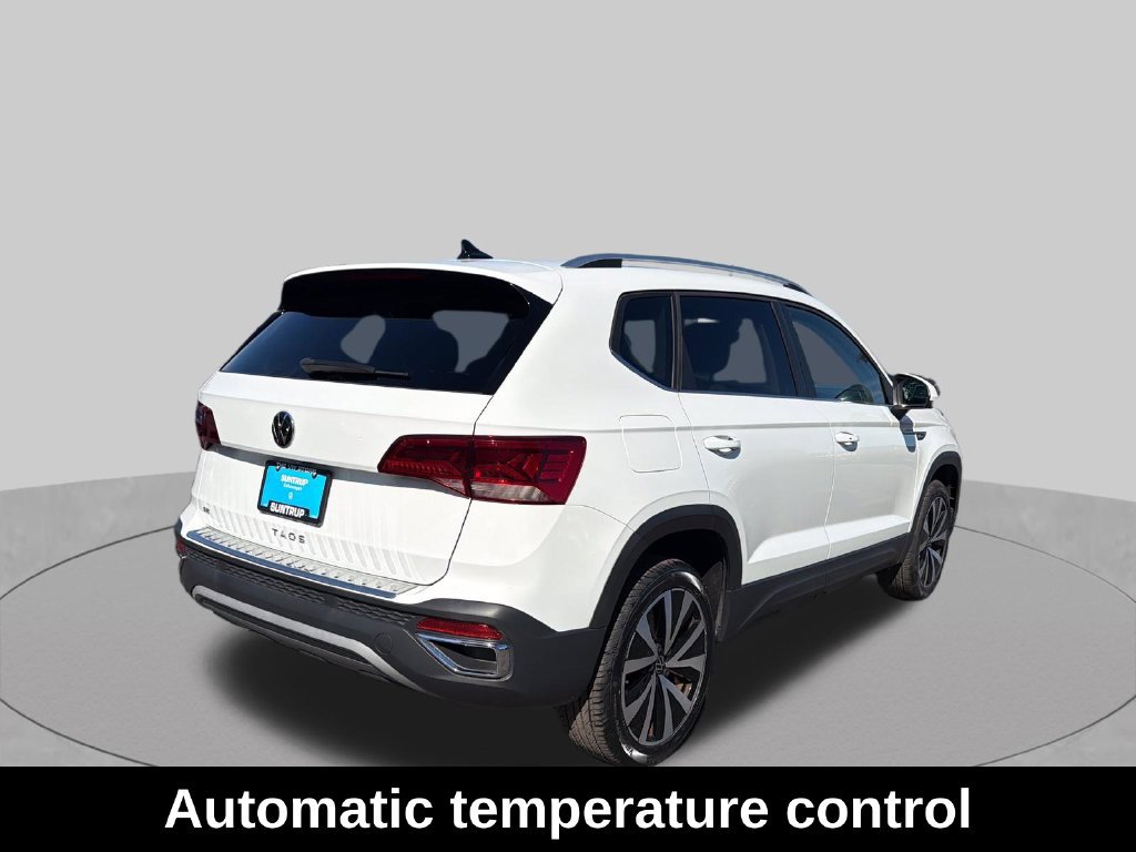 Used 2024 Volkswagen Taos SE w/ Panoramic Sunroof Package FWD image 11