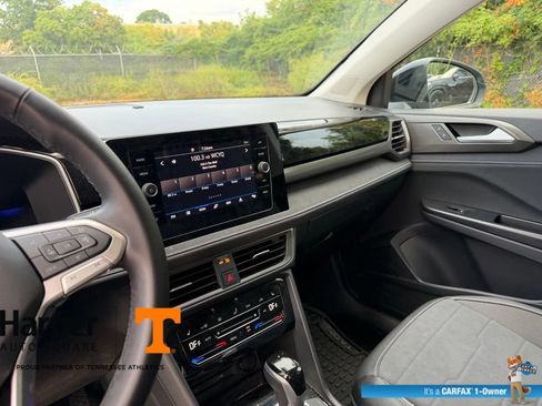 Used 2025 Volkswagen Taos SE FWD image 15