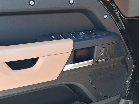 New 2026 Land Rover Defender 130 X-Dynamic SE AWD/4WD image 8