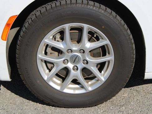 Used 2023 Chrysler Voyager LX FWD image 8