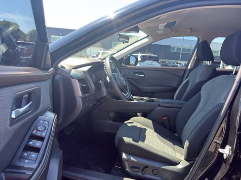 Used 2021 Nissan Rogue SV AWD/4WD image 11