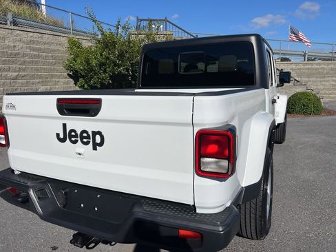 Used 2022 Jeep Gladiator Sport image 11