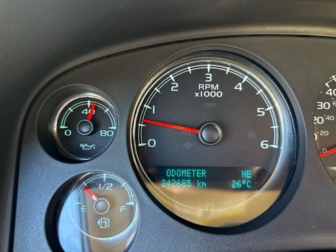 Used 2011 GMC Yukon XL Denali AWD/4WD image 11