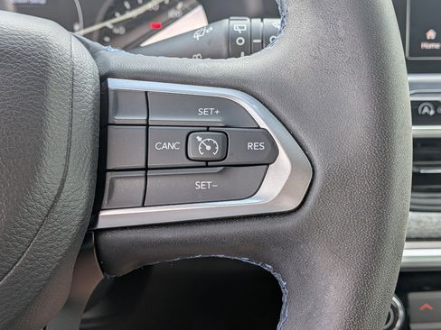 Used 2022 Jeep Compass Latitude image 25