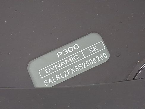 New 2025 Land Rover Discovery Dynamic SE image 18