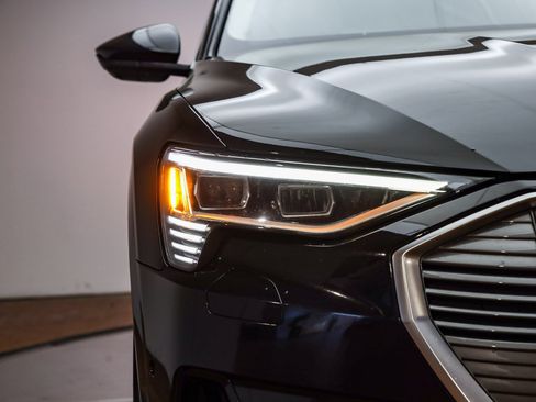 Used 2021 Audi e-tron Premium Plus w/ Premium Plus Package image 5