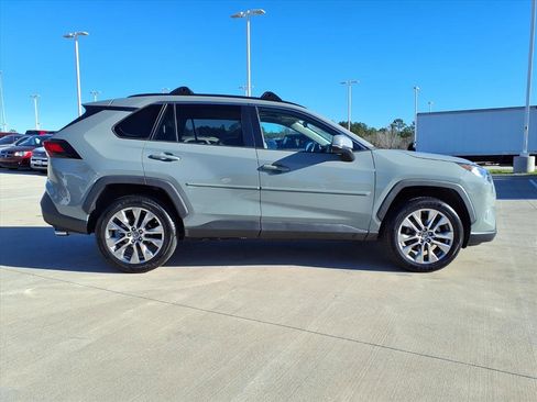 Used 2019 Toyota RAV4 XLE Premium image 5