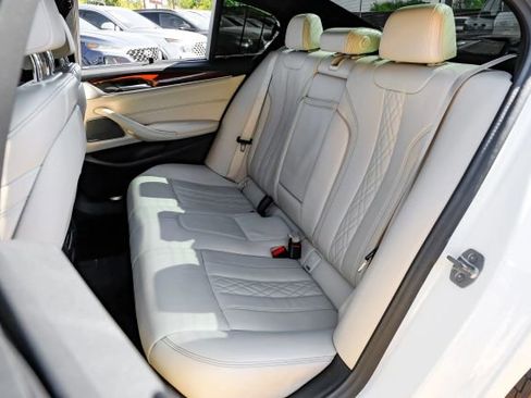 Used 2019 BMW 540i w/ Executive Package image 47