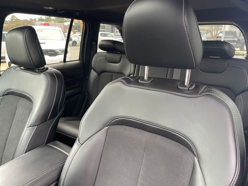 Used 2025 Jeep Grand Cherokee Altitude w/ Trailer Tow Package image 7