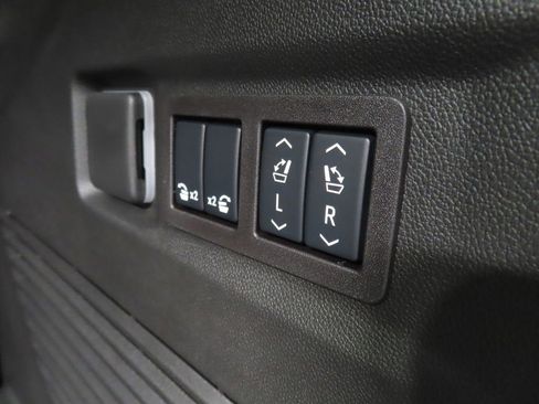 Used 2025 Chevrolet Tahoe High Country AWD/4WD image 50