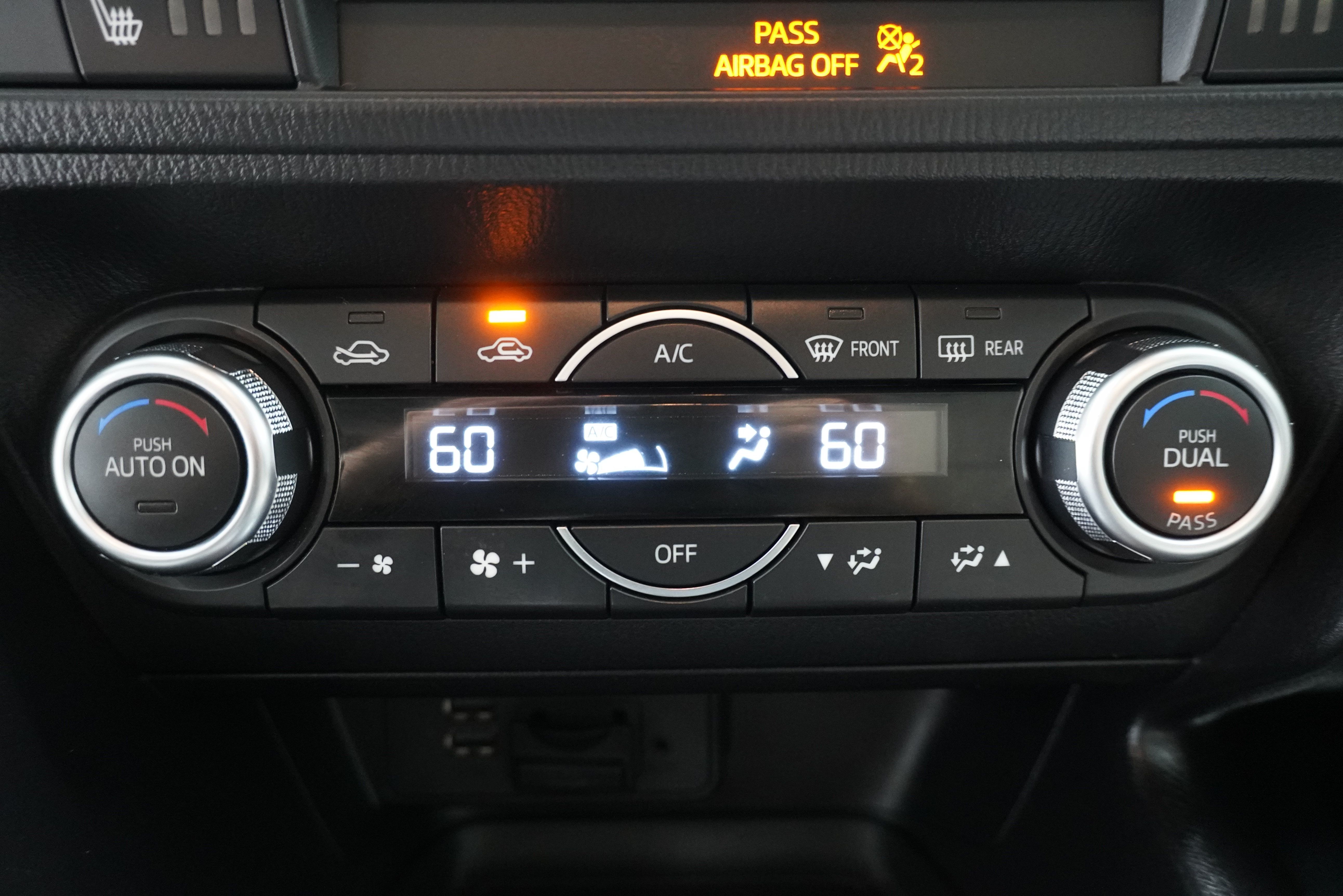 Used 2018 MAZDA MAZDA3 Grand Touring FWD image 22