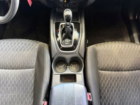 Used 2018 Nissan Rogue S image 18