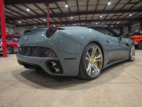 Used 2010 Ferrari California image 8