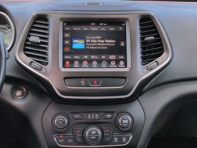 Used 2019 Jeep Cherokee Trailhawk AWD/4WD image 18