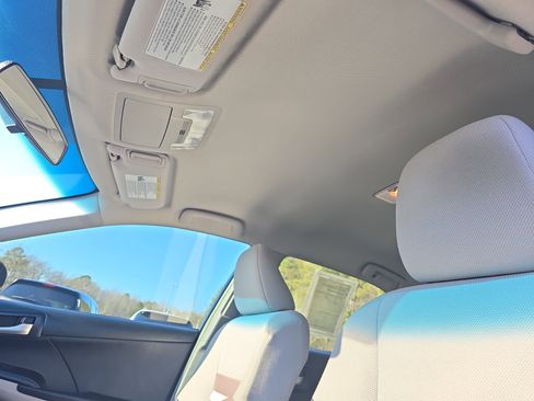 Used 2014 Toyota Camry L image 27