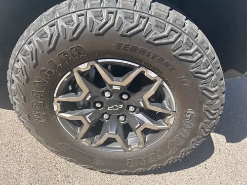 Certified 2024 Chevrolet Colorado ZR2 w/ Technology Package image 4