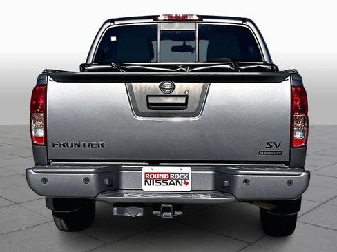 Certified 2021 Nissan Frontier SV w/ Midnight Edition Floor Mats image 5