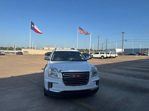 Used 2017 GMC Terrain SLT w/ Open Road Package FWD image 3