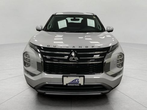 New 2025 Mitsubishi Outlander SE image 10