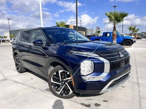 Used 2024 Mitsubishi Outlander SE Black Edition image 1