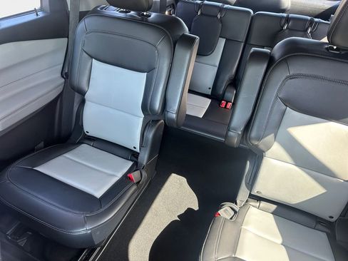 Used 2023 Ford Explorer XLT w/ Equipment Group 202A image 9