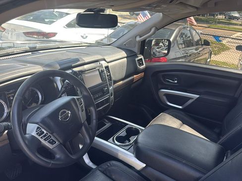 Used 2017 Nissan Titan SL RWD image 11