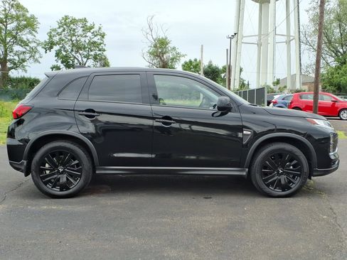 Used 2025 Mitsubishi Outlander Sport LE AWD/4WD image 2