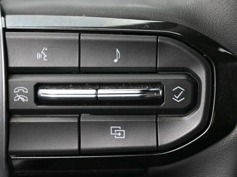 Used 2023 Chevrolet Colorado LT w/ LT Convenience Package II AWD/4WD image 7