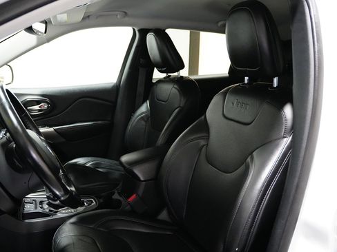 Used 2020 Jeep Cherokee Limited image 13