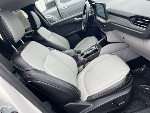 Used 2025 Ford Escape SE w/ PHEV Premium Package FWD image 26